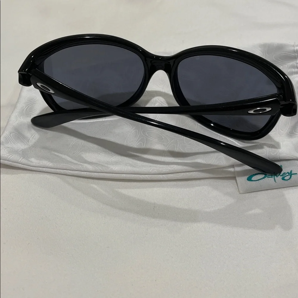 Oakley Women's Black Cat-Eye Sunglasses with Dark Lenses with protective sleeve